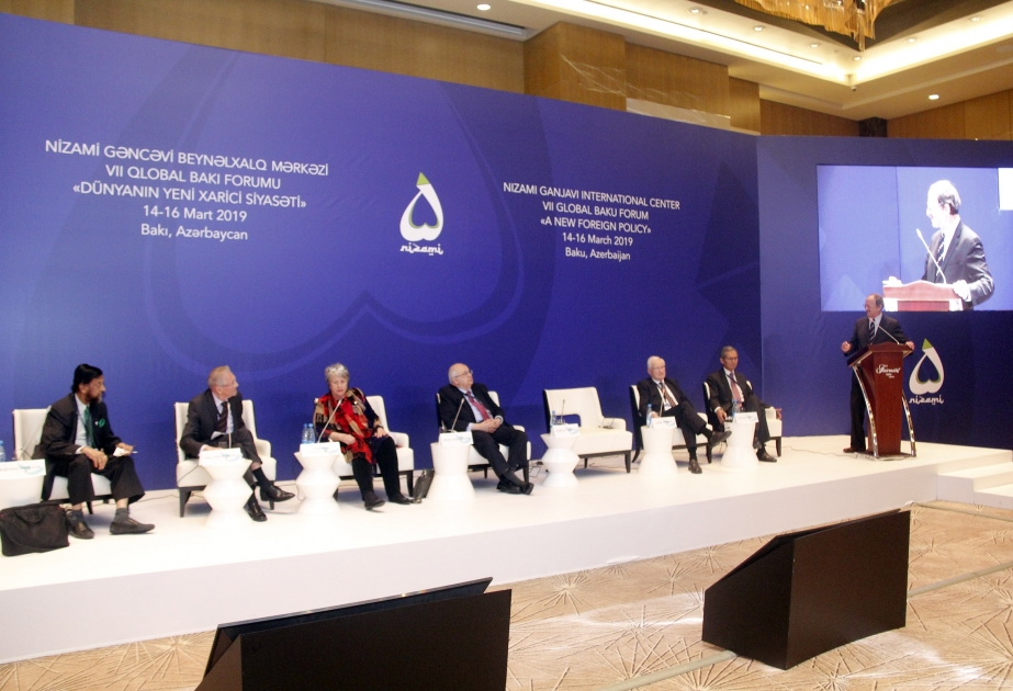 Qlobal Bakı Forumu çərçivəsində müasir qərarların qəbul edilməsində elm və mədəniyyətin roluna dair müzakirələr aparılıb
