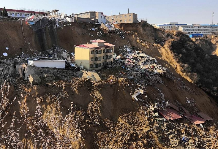 Çində yaşayış binaları çöküb: 2 nəfər ölüb, 17 nəfər itkin düşüb