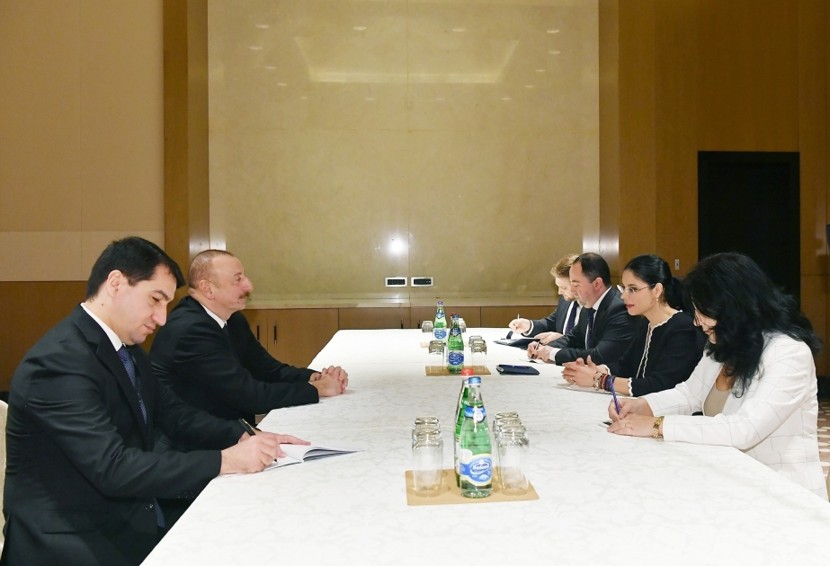阿塞拜疆总统伊利哈姆·阿利耶夫与罗马尼亚副总理举行会晤