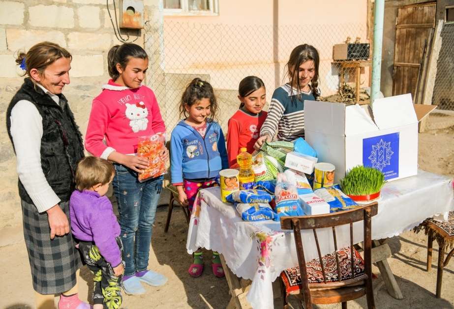 Heydər Əliyev Fondu aztəminatlı ailələrə ənənəvi Novruz sovqatları paylayır