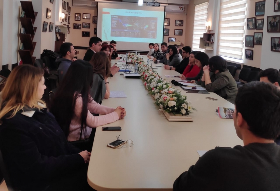 Tələbələr kiberterrorçuluğun fəsadları barədə məlumatlandırılıb