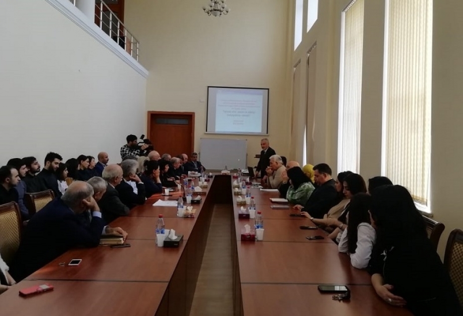 "Kreativ iqtisadiyyat" diskussiya klubunda elmi müzakirələr aparılıb