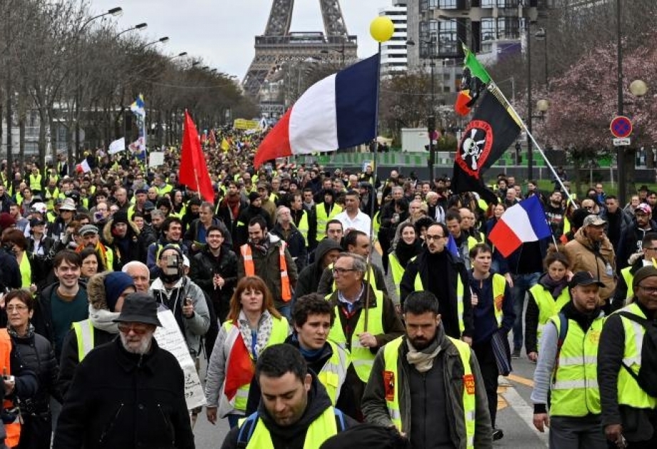 Fransada “sarı jiletlər”in etiraz aksiyasının 18-ci aktı başlayıb VİDEO