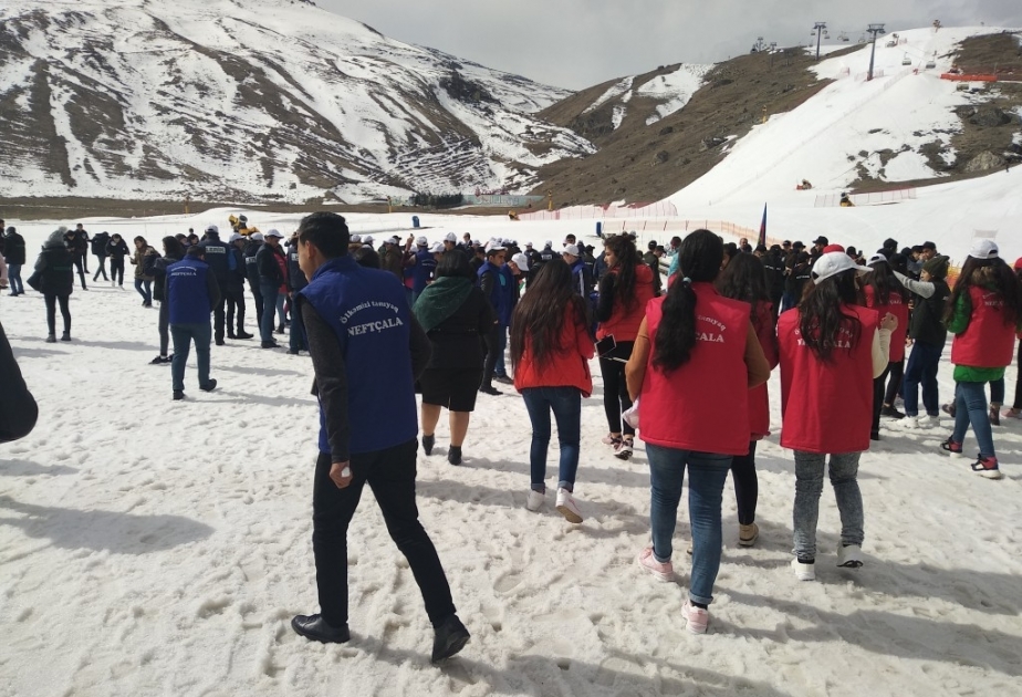 Məktəblilər qədim Quba və Azərbaycanın şimal qapısı sayılan Qusarın görməli yerlərini gəziblər
