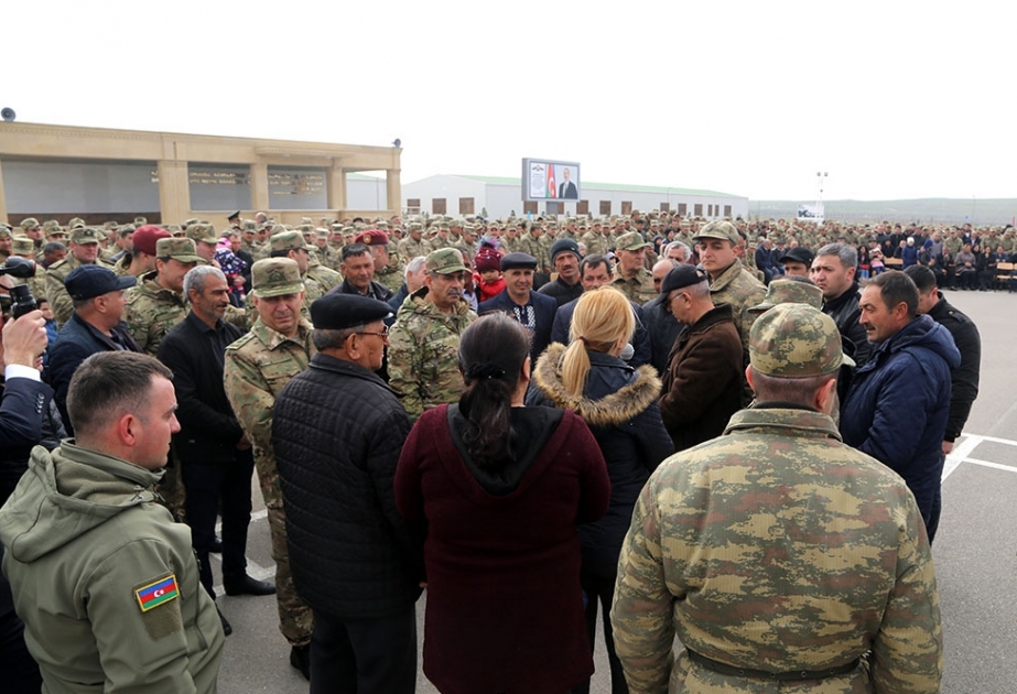 Müdafiə naziri hərbi hissədə keçirilən “Açıq qapı” günündə iştirak edib