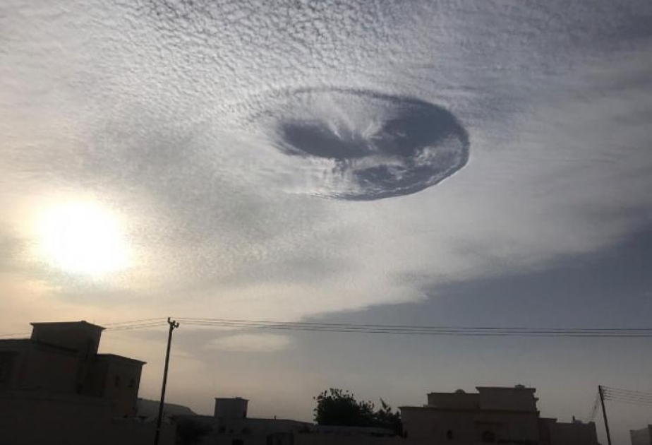 Жители ОАЭ в небе наблюдали необычное атмосферное явление