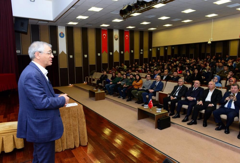 Hamlet İsaxanlı Kahramanmaraş Sütçü İmam Universitetində oxucularla görüşüb