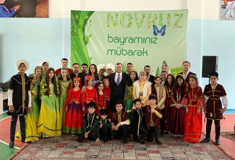 Sosial sığınacaqdakı uşaqlarla birgə Novruz tonqalı ətrafında...