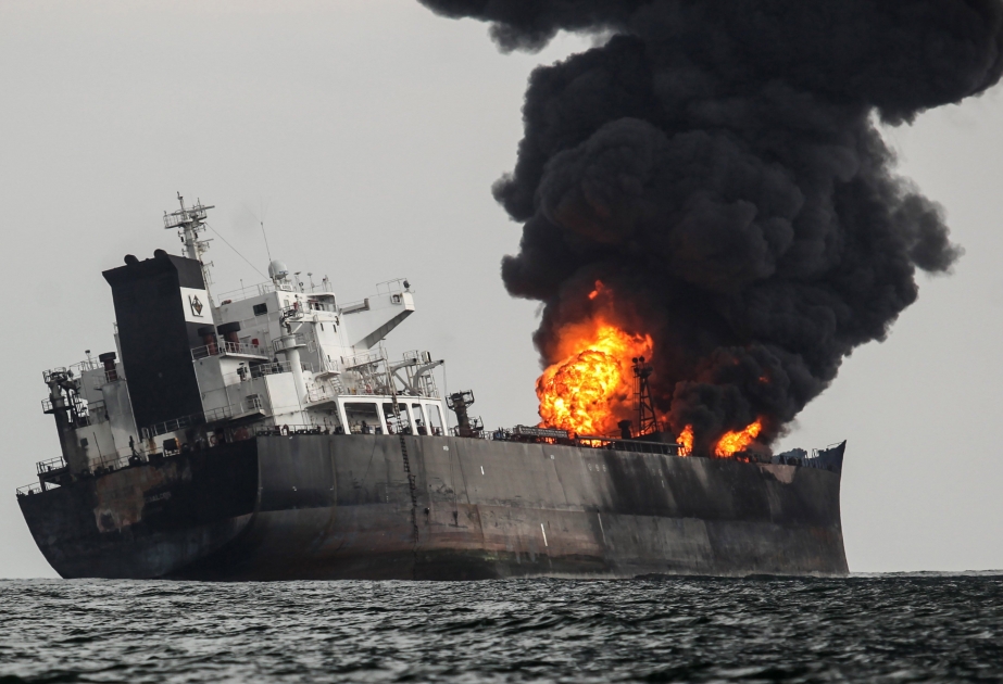 Cənubi Koreyada neft tankerində baş verən yanğında iki nəfər ölüb