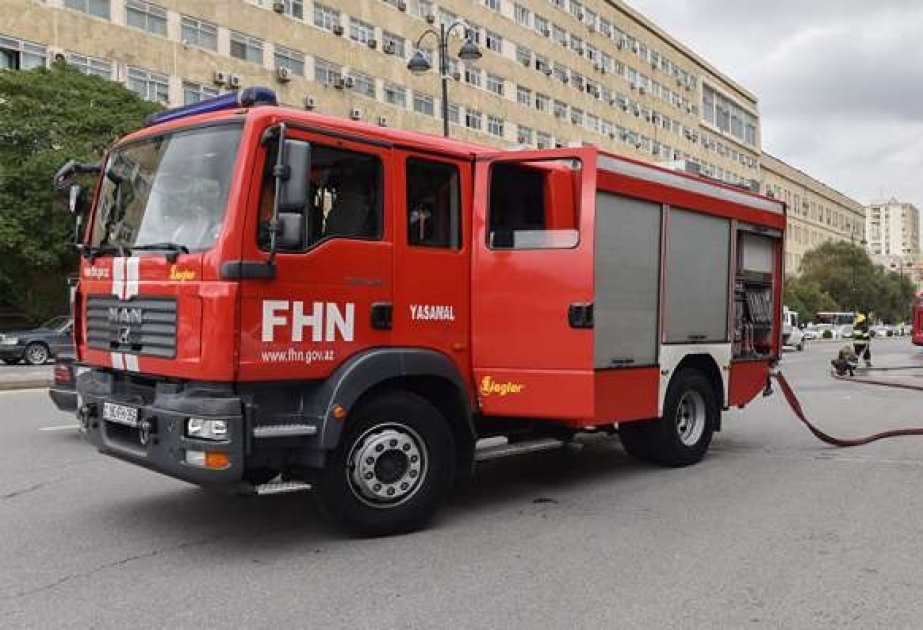 Bakıda yaşayış binasında yanğın olub, 12 nəfər təxliyə edilib