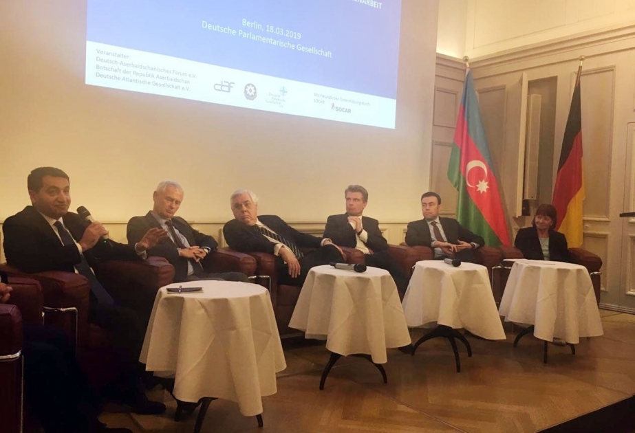 Se intercambiaron opiniones sobre el desarrollo de las relaciones germano-azerbaiyanas