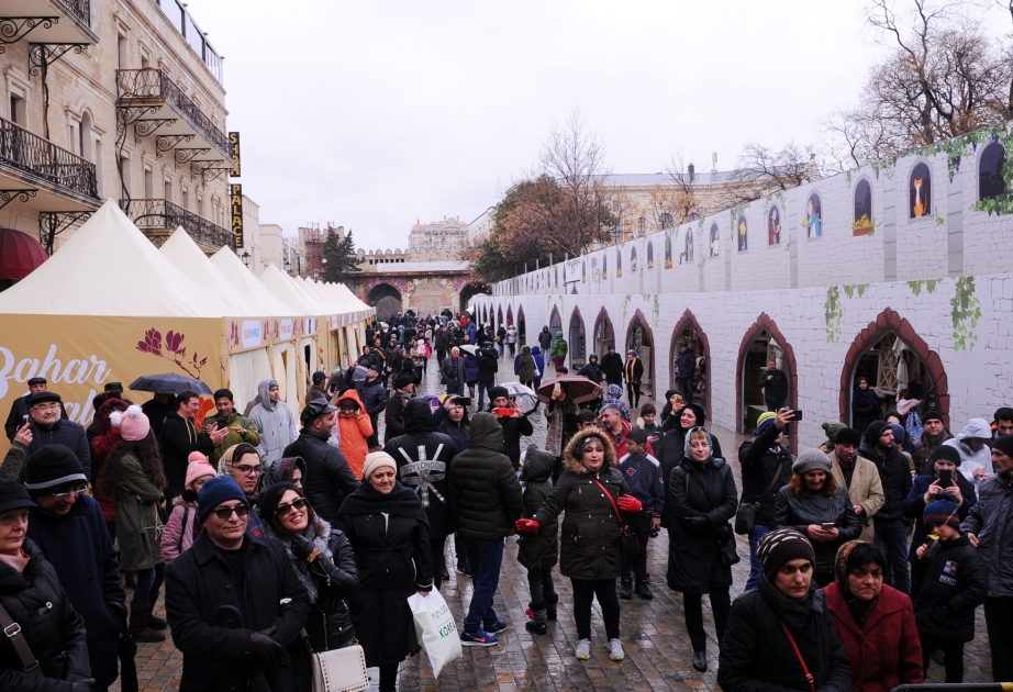 İçərişəhərdə “Bahar festivalı” açılıb VİDEO