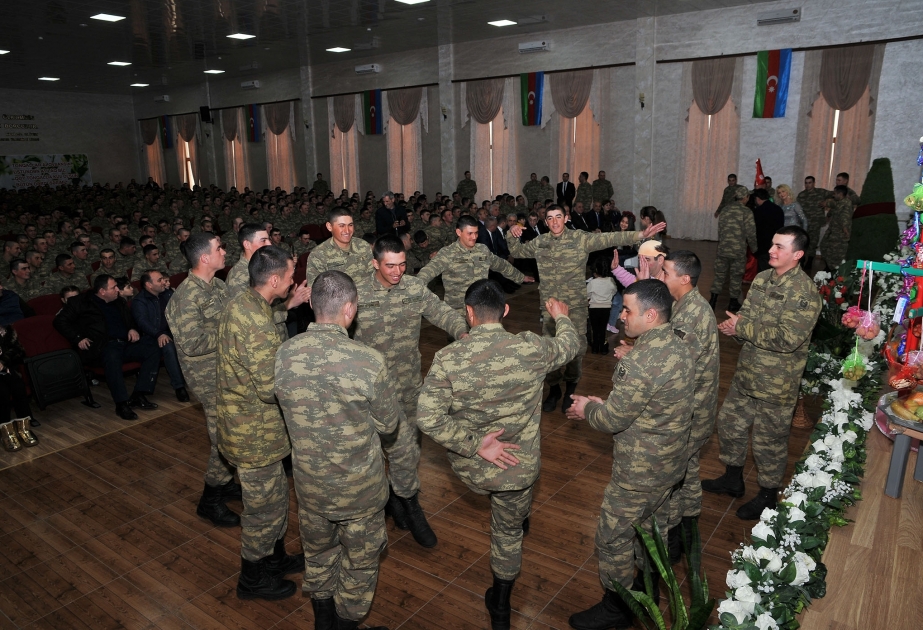Abşeronlular Novruz bayramını əsgərlərlə bir yerdə qeyd ediblər
