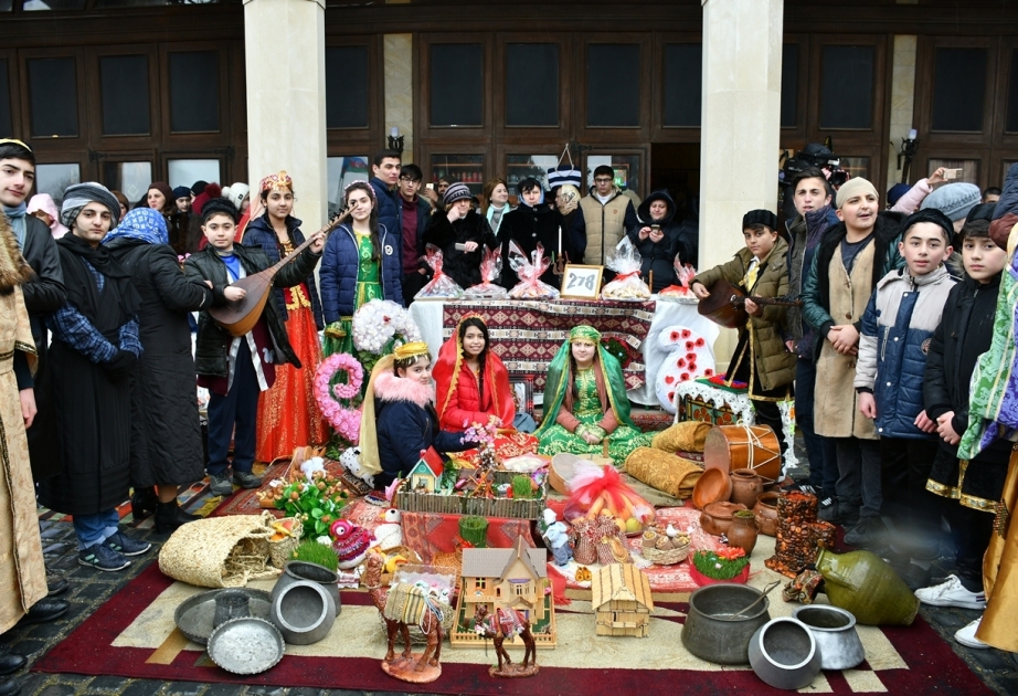 Novruz bayramı paytaxt Bakının rayonlarında da xüsusi təntənə ilə qeyd edilib