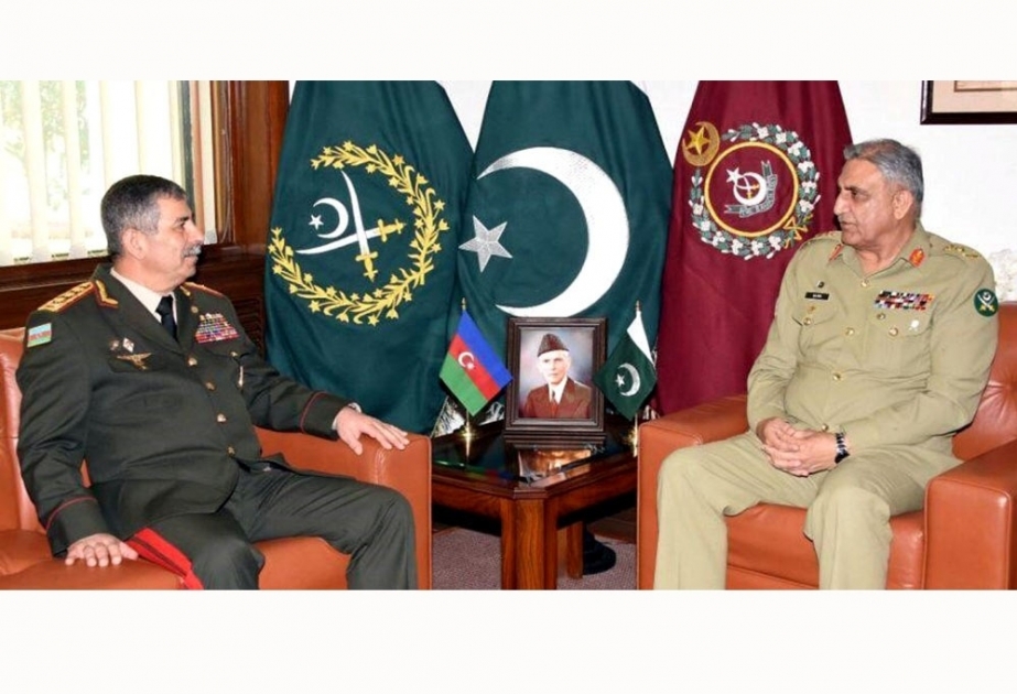 Azerbaijan’s Defense Minister meets with commander of Land Forces of Pakistan