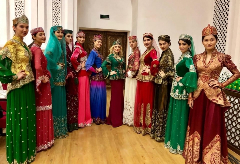 Özbəkistanda keçirilən festivalda azərbaycanlı dizaynerin “Novruz” kolleksiyası nümayiş etdirilib