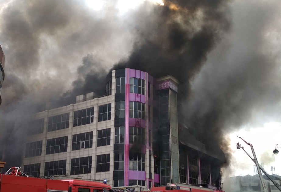 Brand in Einkaufszentrum in Baku