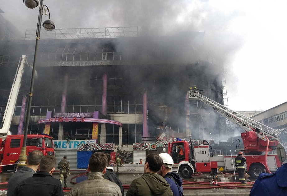 Nizami rayonundakı ticarət mərkəzində baş vermiş yanğın söndürülüb