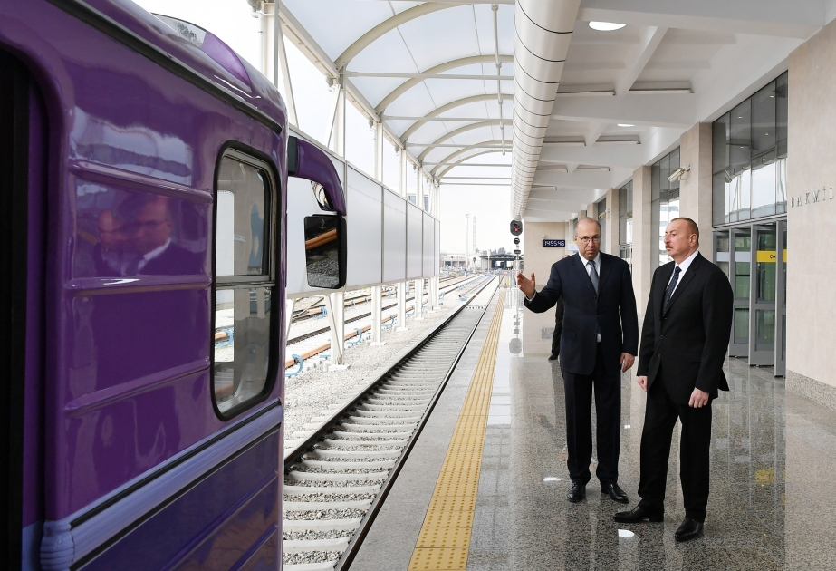 Präsident Ilham Aliyev besucht Haltestelle"Bakmil" der Bakuer U-Bahn nach Rekonstruktion VIDEO