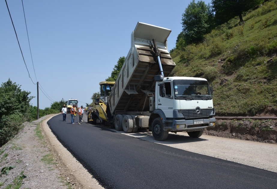 Le président Ilham Aliyev alloue 2,9 millions de manats à la construction routière à Lenkéran