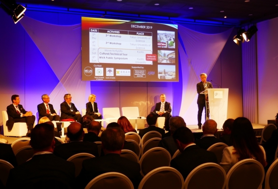 Presentación de Azercosmos celebrada en la Federación Internacional de Astronáutica en París