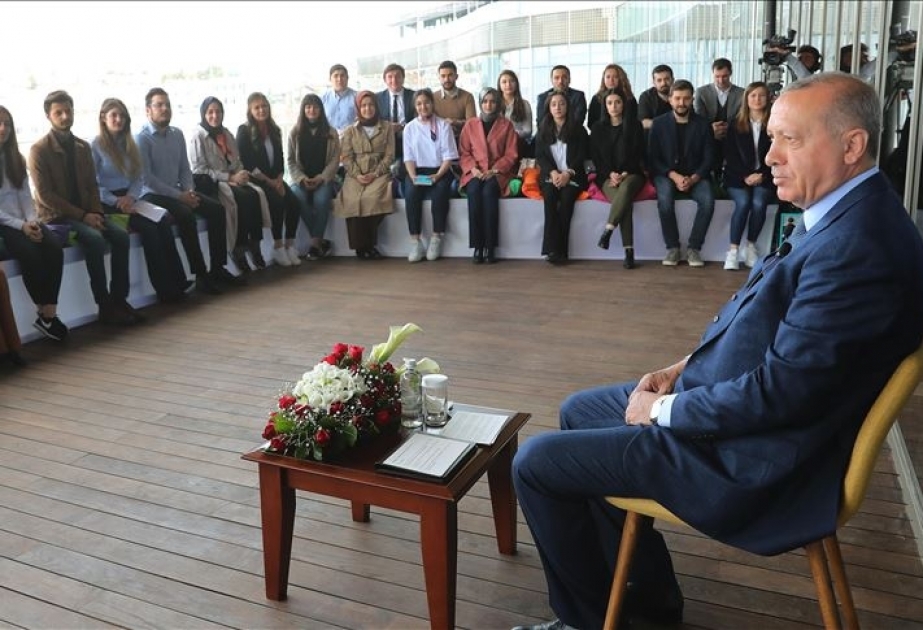 Prezident Rəcəb Tayyib Ərdoğan türkiyəli fəal gənclərlə görüşüb
