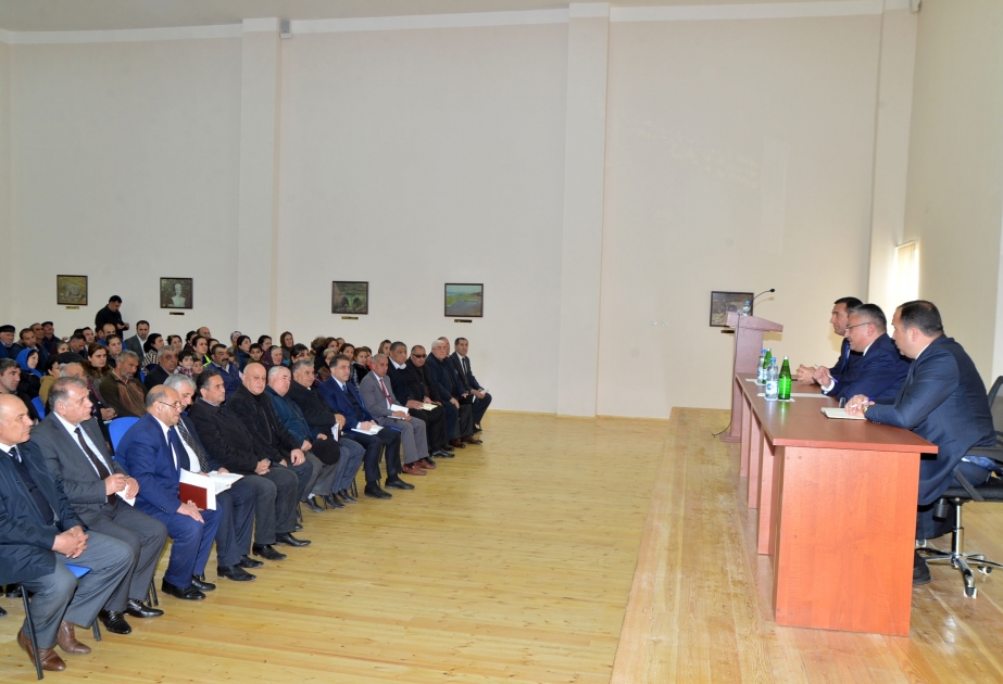 Dövlət Komitəsinin sədri yeni qəsəbədə məcburi köçkünlərlə görüşüb