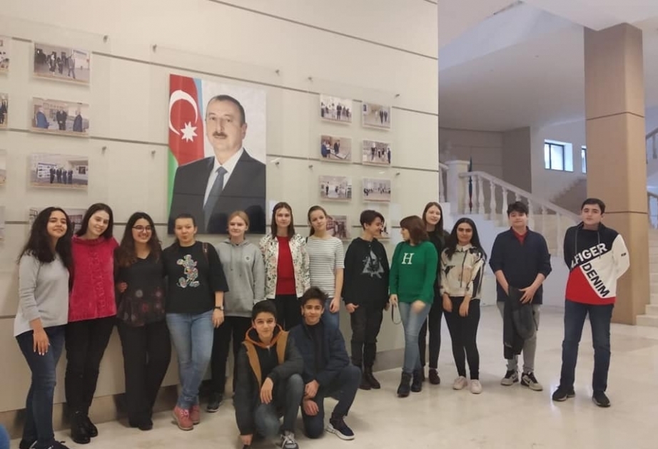 Moskva vilayətinin Mıtişi məktəbinin şagirdləri Bakıdakı 23 nömrəli məktəbin qonağı olublar