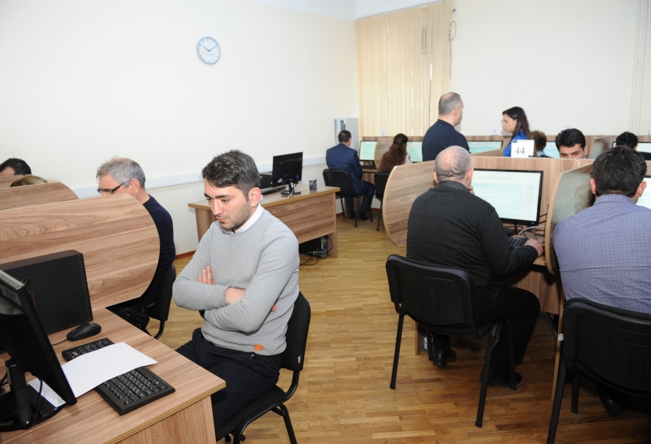 Vəkillər Kollegiyası üzvlüyünə qəbulla bağlı ixtisas imtahanlarının yazılı test mərhələsi keçirilib