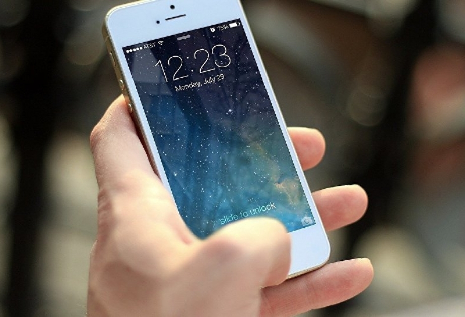 Cámara triple y sensor láser: filtran una imagen del presunto 'iPhone XI'
