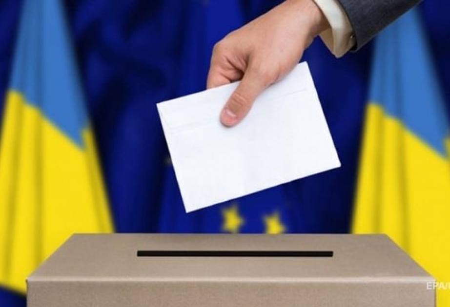 “Exit-poll”: Ukraynada prezident seçkilərinin ikinci turunda Zelenski və Poroşenko iştirak edəcək