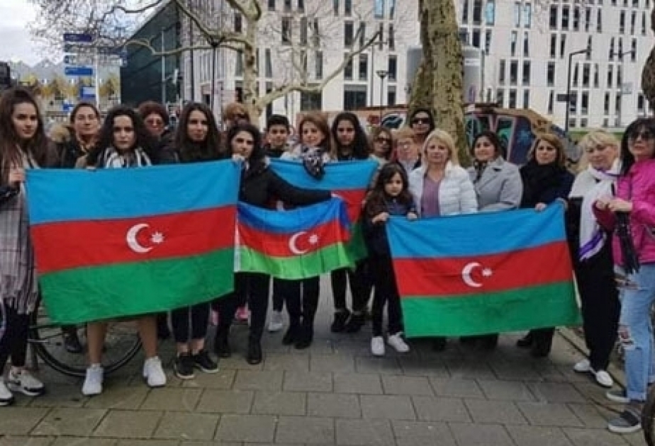 在鹿特丹举行纪念阿塞拜疆大屠杀的游行