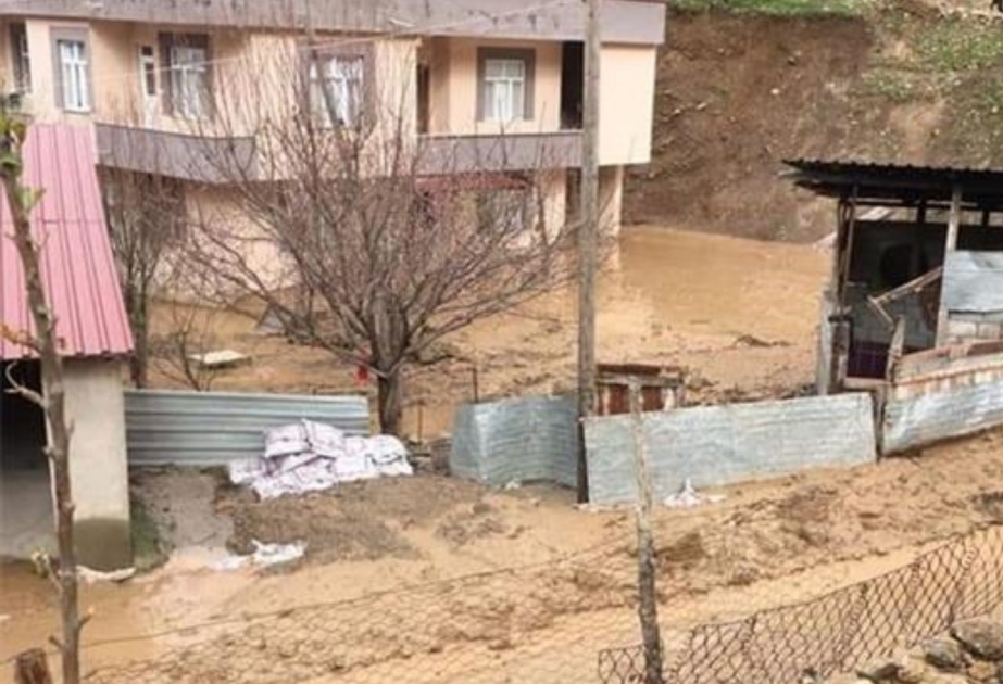 Türkiyədə torpaq sürüşməsi baş verib