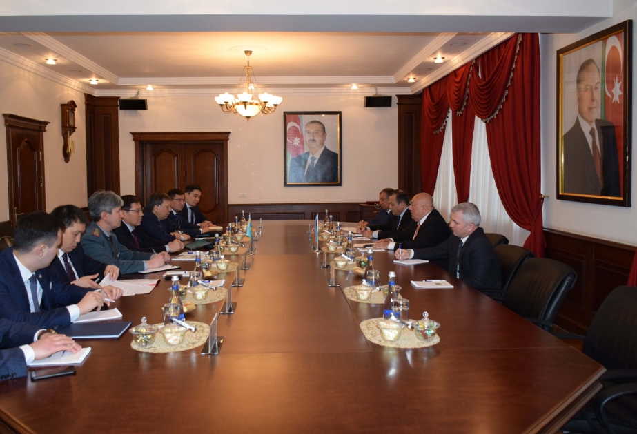 Azərbaycan ilə Qazaxıstan arasında müdafiə sənayesi sahəsində əməkdaşlığın perspektivləri müzakirə olunub