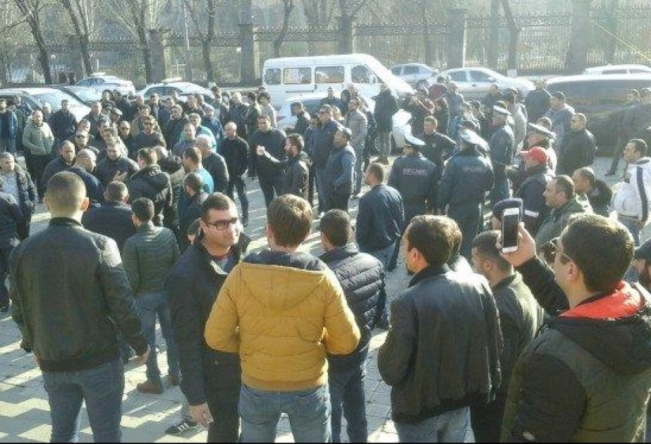 Ermənistanda avtobus sürücüləri və dəmiryolçular tətil edirlər