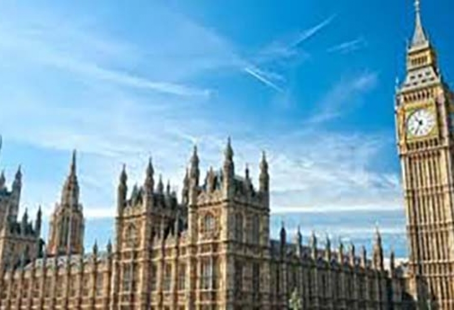 Борцы за экологию разделись в британском парламенте