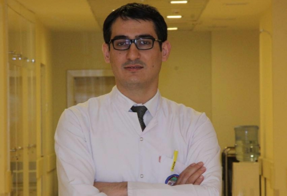 Azərbaycan Tibb Universitetində xəstənin bağırsağından nəhəng törəmə çıxarılıb