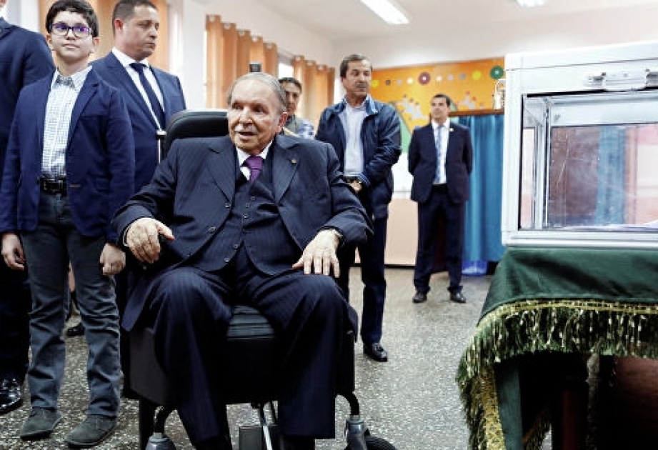 Əlcəzair Konstitusiya Şurası prezidentin istefası məsələsinin müzakirəsinə başlayıb