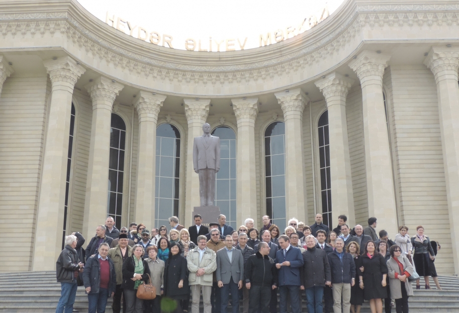 Diplomaten aus mehr als 60 Ländern lernen große Entwicklungsprozesse in Ganja kennen