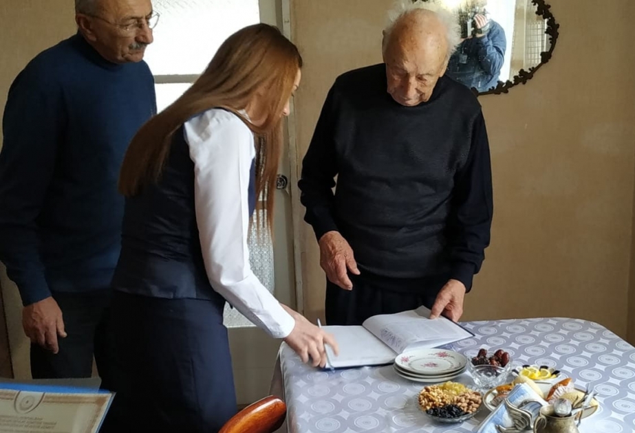 99 yaşlı paytaxt sakininə evində çıxarış təqdim olunub