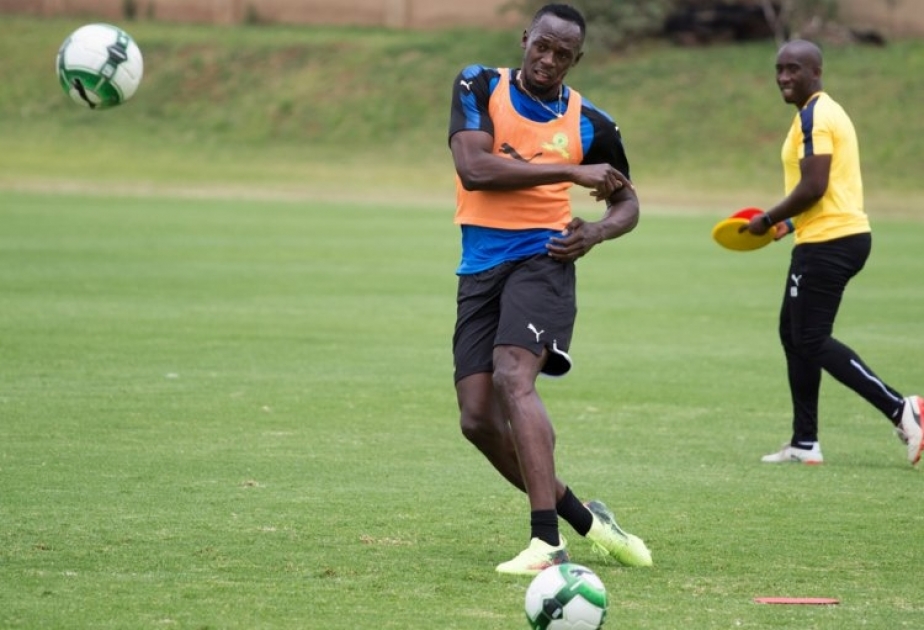 Useyn Bolt yenidən futbolçu karyerasına başlayıb