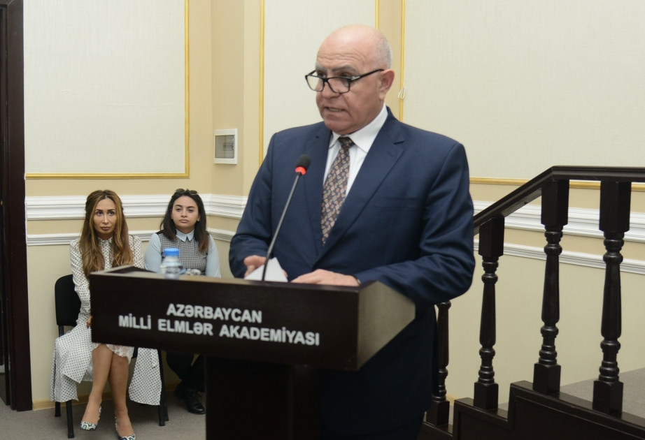 Müasir Azərbaycan xalçaşünaslığına dair məruzə dinlənilib