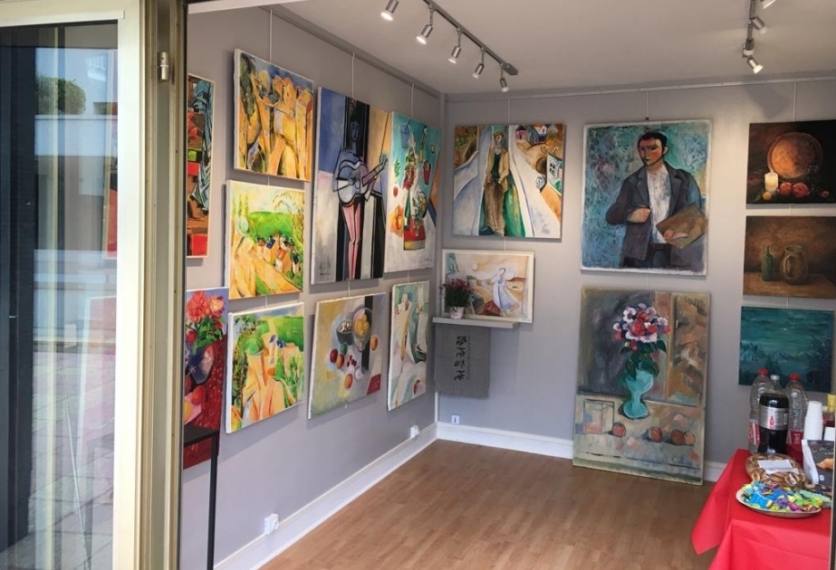 Obras de artistas azerbaiyanos se exhiben en París