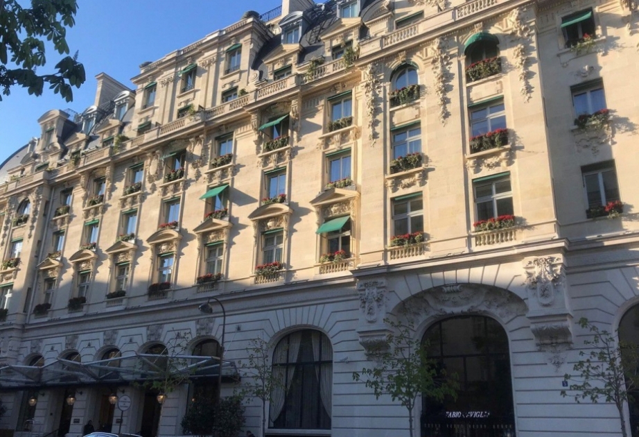 Paris: “Peninsula” otelindən 350 min avroluq zərgərlik məmulatı oğurlanıb