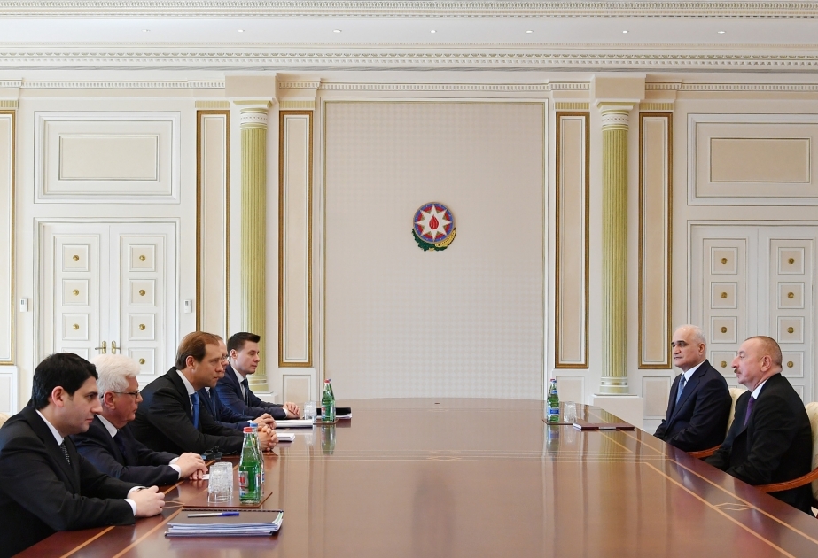 Ilham Aliyev recibe al ministro de Industria y Comercio de Rusia