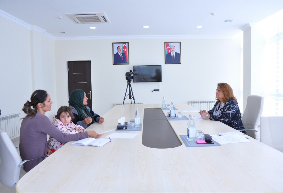 Ailə, Qadın və Uşaq Problemləri üzrə Dövlət Komitəsinin sədri Şirvanda vətəndaşları qəbul edib