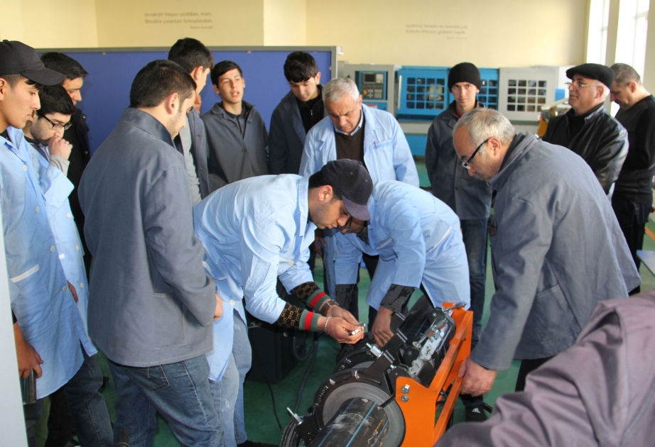 Peşə təhsil mərkəzində yerli və xarici ekspertlər tərəfindən təlimlər keçirilir