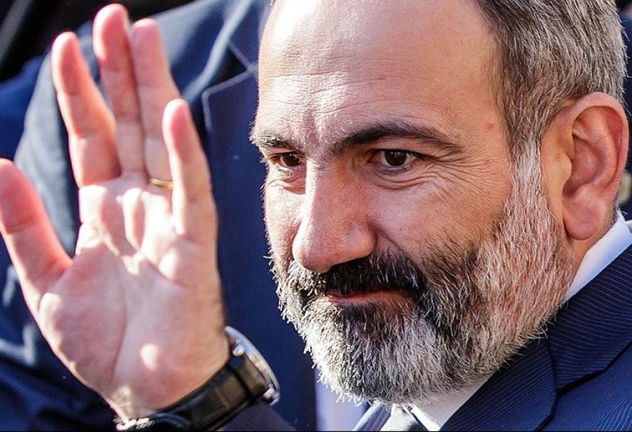 Paşinyan söyüşərək əlbəyaxa olmaq istəyən mer və deputatı sakitləşdirib