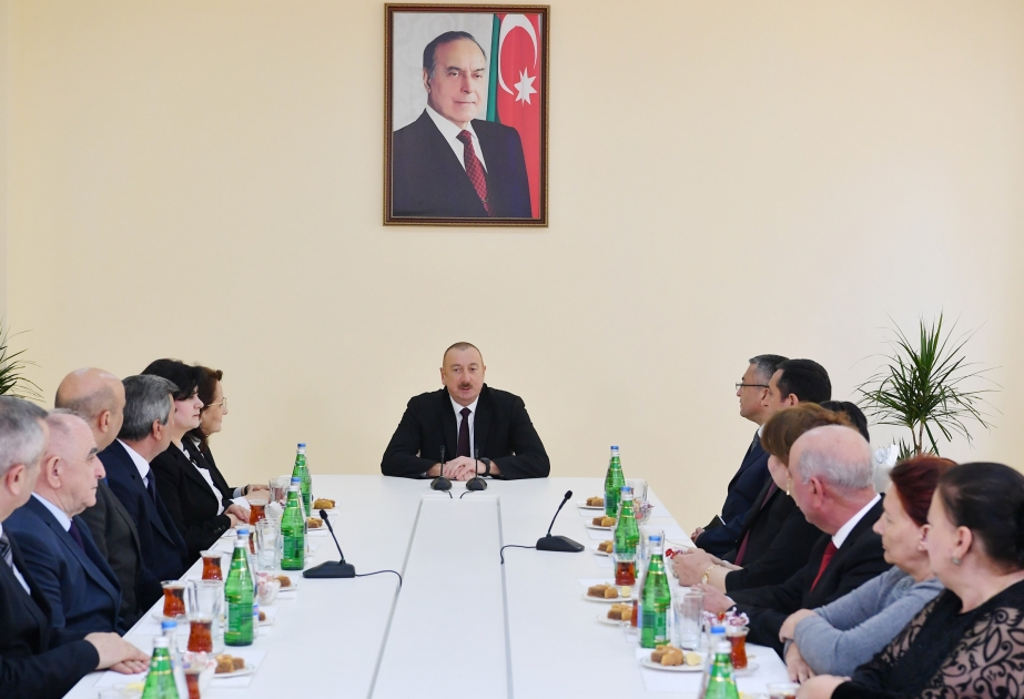 Präsident Ilham Aliyev legt ganz besonderes Augenmerk auf Lösung sozialer Probleme von Binnenvertriebenen