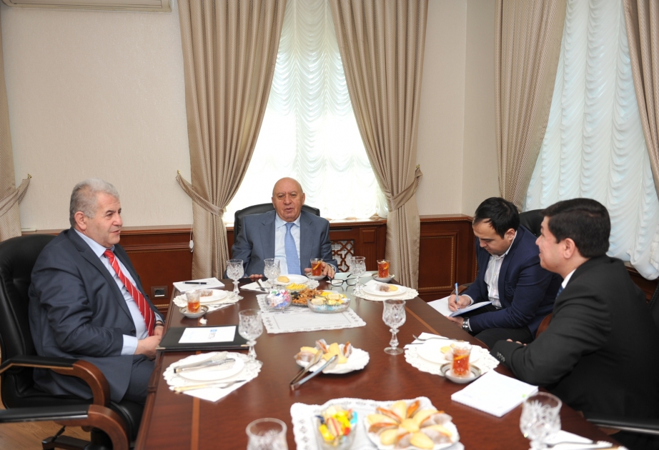 Türkmənistanlı diplomat Bakı Mühəndislik Universitetində təhsil alan türkmən tələbələrlə görüşüb
